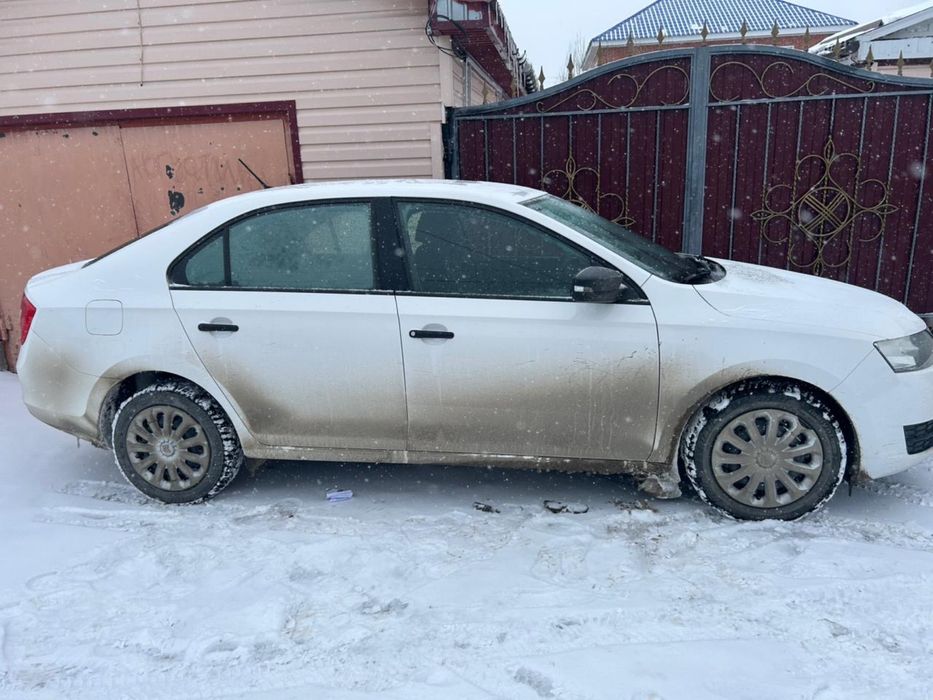 Продам машину шкода рапид