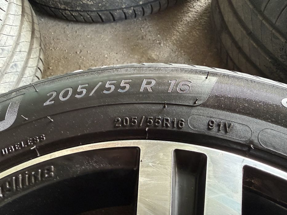 Джанти със гуми.