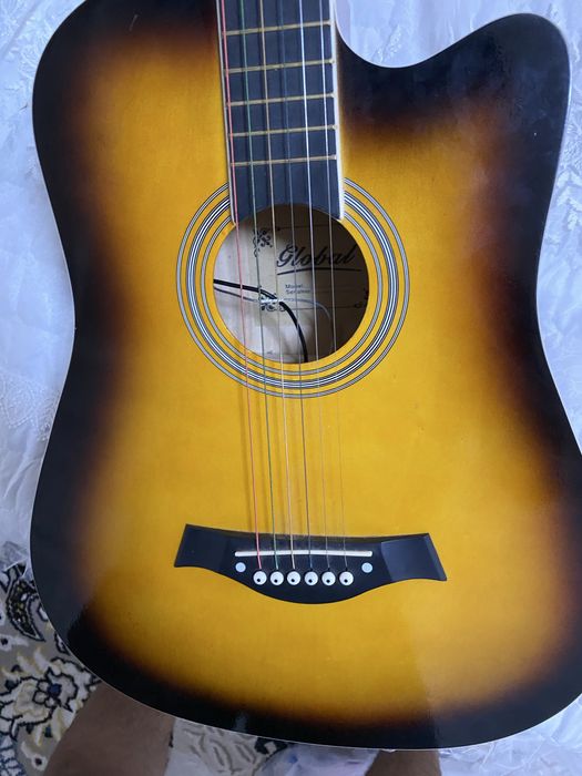 Gitara sotiladi yaxshi xolatda