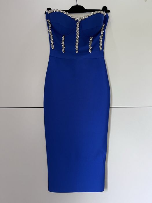 Официална рокля с пайети без рамена