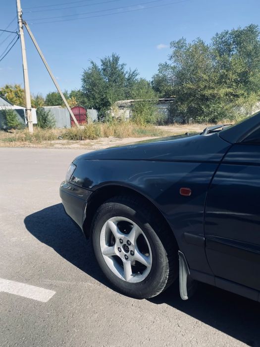 Тойота Карина е 95 год
