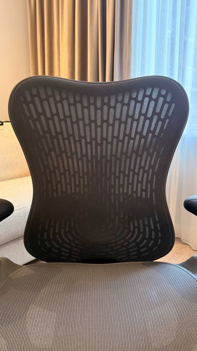 Herman Miller Mirra 2 - Офис Стол - Като Нов!