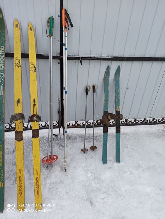 Продам пластиковые лыжи