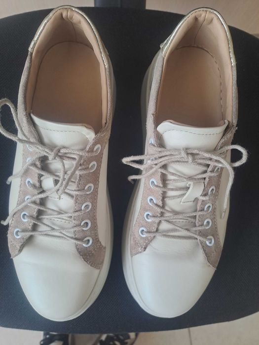 Бежови сникърси с платформа от естествена кожа в бежово и златно