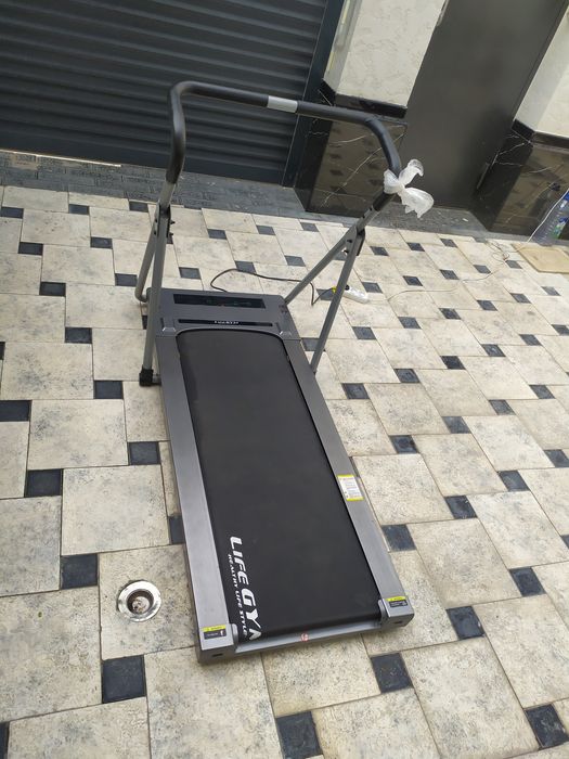 Продам электрическую беговую дорожку Life GYM Mini Pad