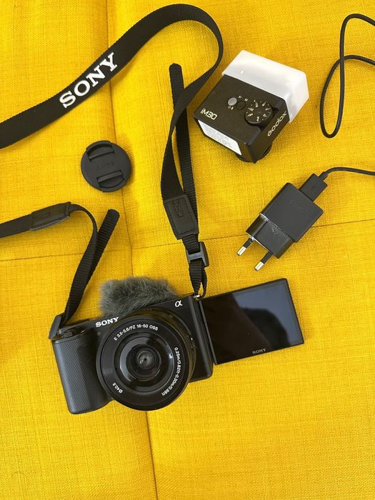 Продам фотоаппарат Sony ZV-E 10