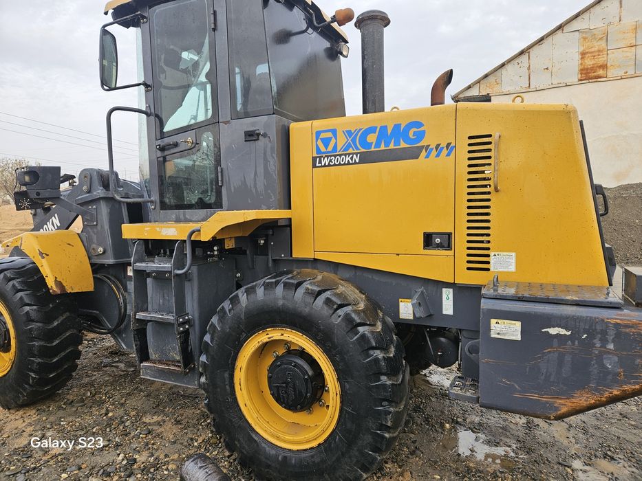 Погрузчик сотилади