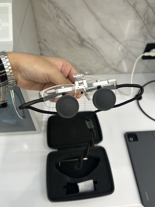 Бинокуляры компании Eighteeth Brilliance