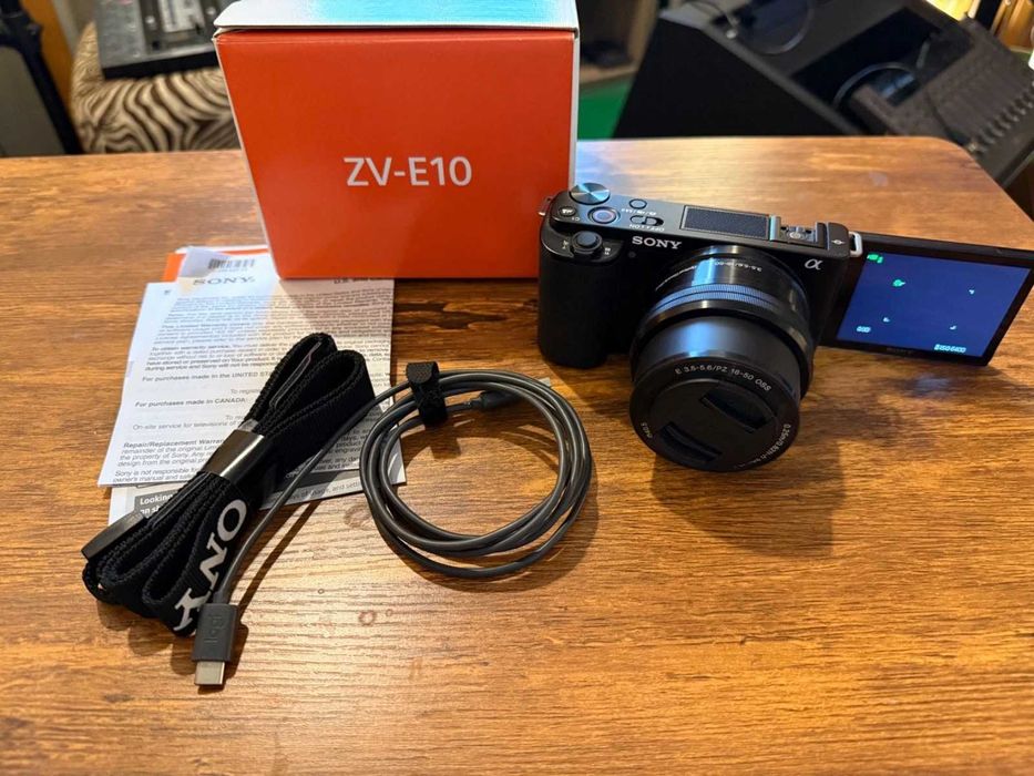 Камера Sony ZV-E10 (полный комплект + аксессуары)