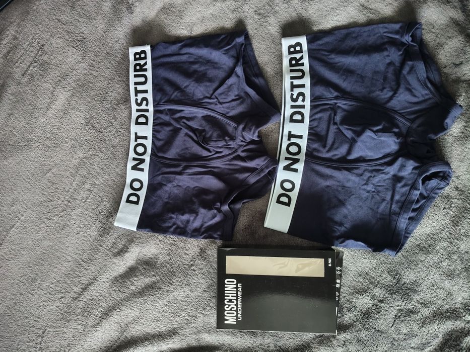 Moschino Do not disturb set 2 boxeri barbatesti bleumarin cu banda elastica Alba S nou originali