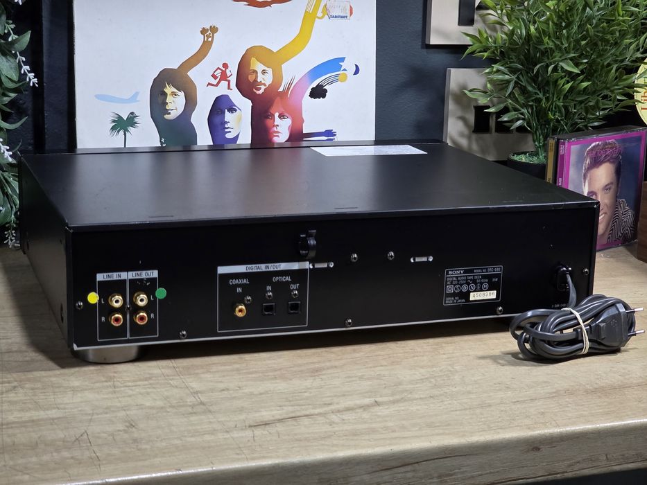 Deck Player  SONY DTC-690, stereo digital audio tape recorder DAT ,made in Japan
