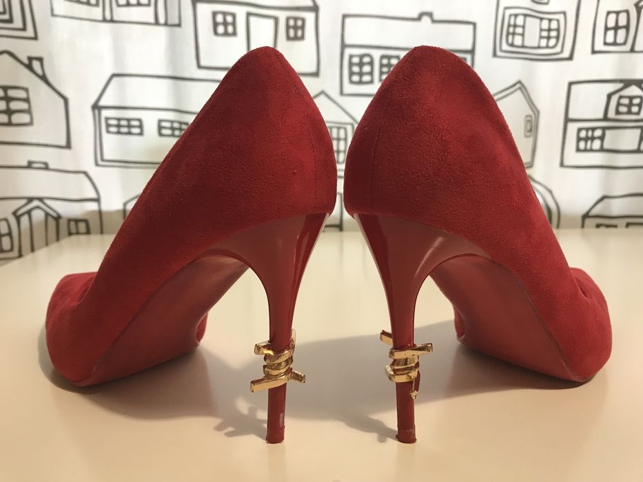 Продавам велурени обувки на висок ток - 30 лв.