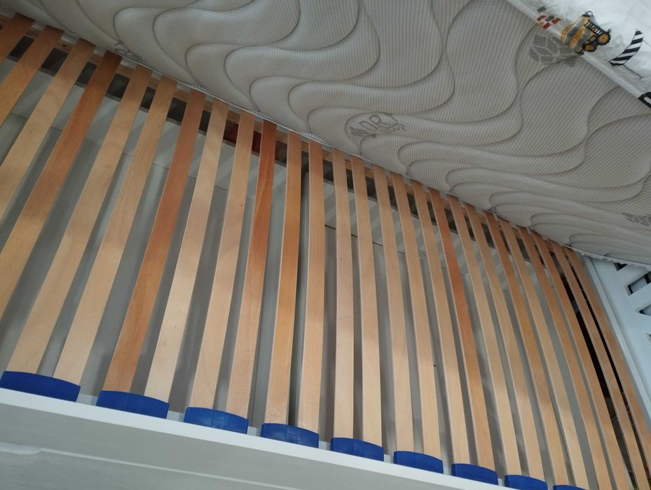 Продавам детско легло