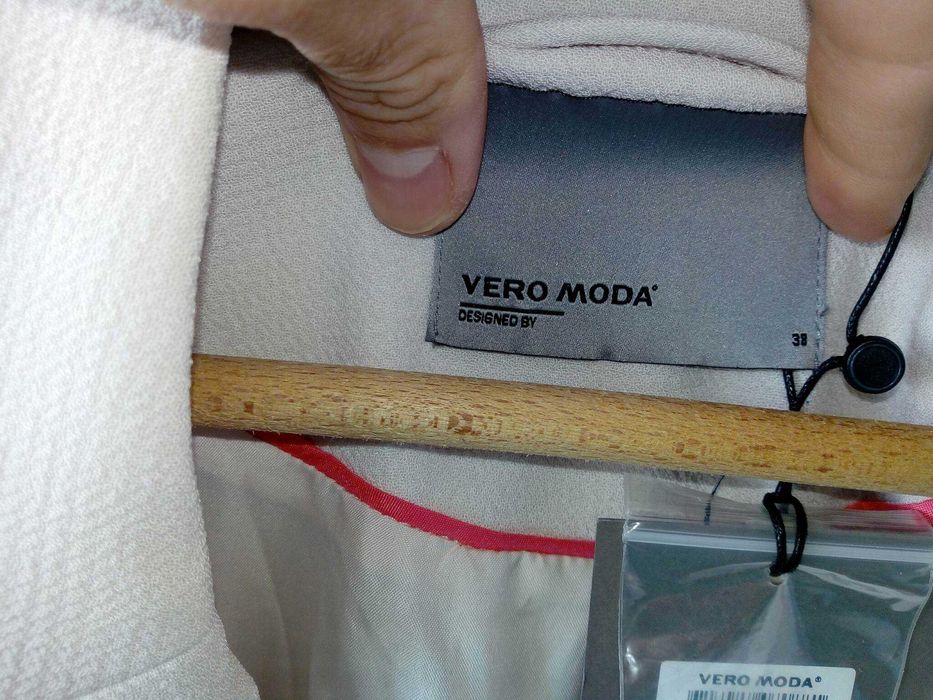 Оригинални дамски якета Adidas, Protest и сако Vero Moda (с етикета!)