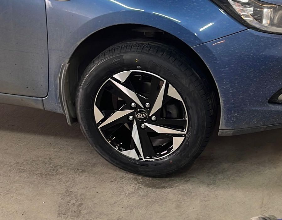 Продам летние шины с дисками