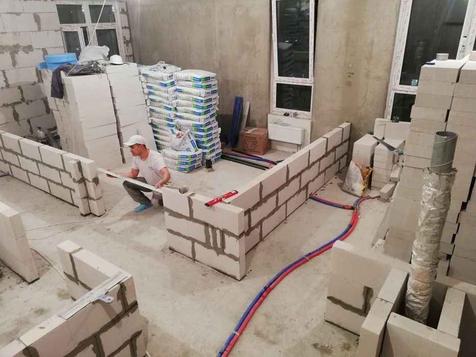 Бригада строителей каменщики бетонщики штукатуршики строим дома