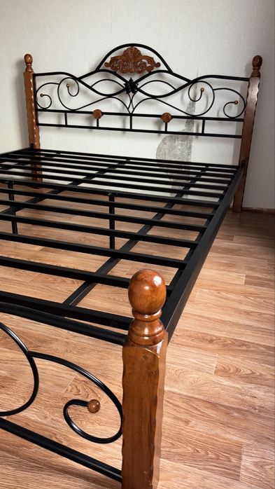 Продаю кровать 160х200 БЕЗ МАТРАСА