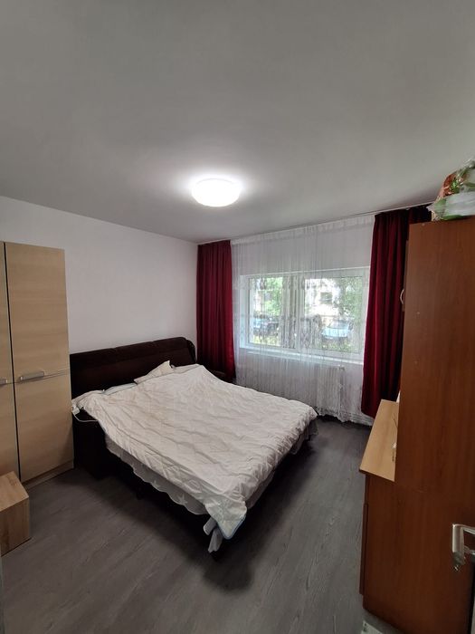 Apartament cu 3 camere de vânzare