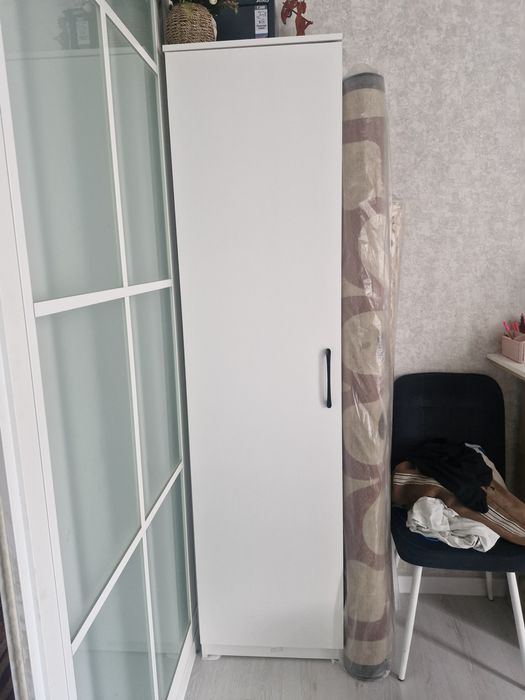 Продаю шкаф, внутри полки 2 штуки