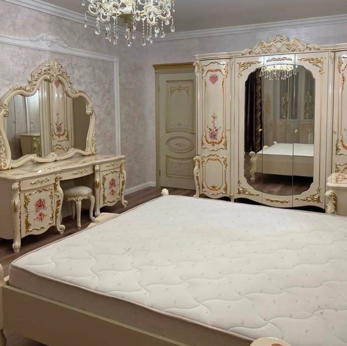 Спальный гарнитур