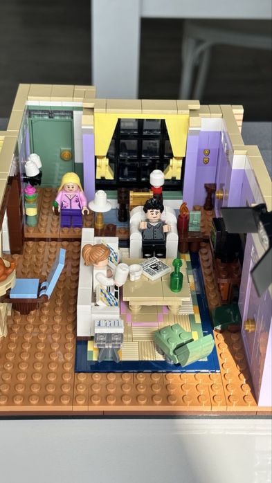 Lego 10292 сериал Друзья