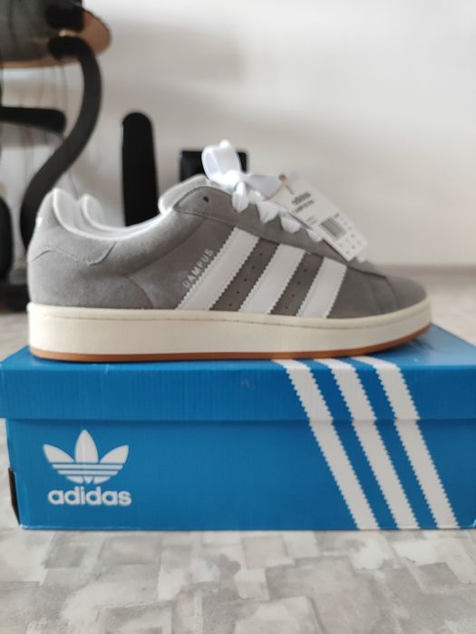 Кроссовки Адидас