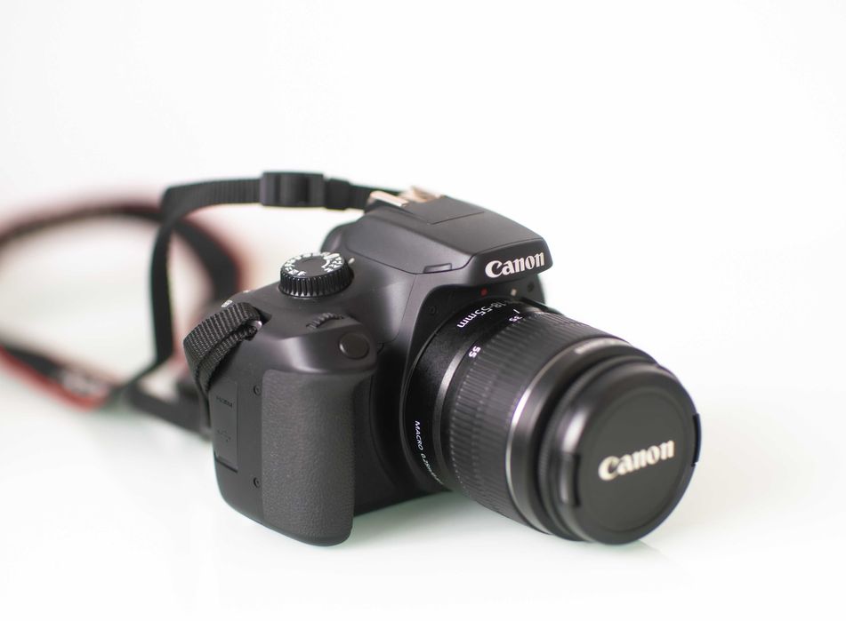 Vand/Schimb CANON 4000D WiFi + obiectiv - NOU - doar 800 de cadre!