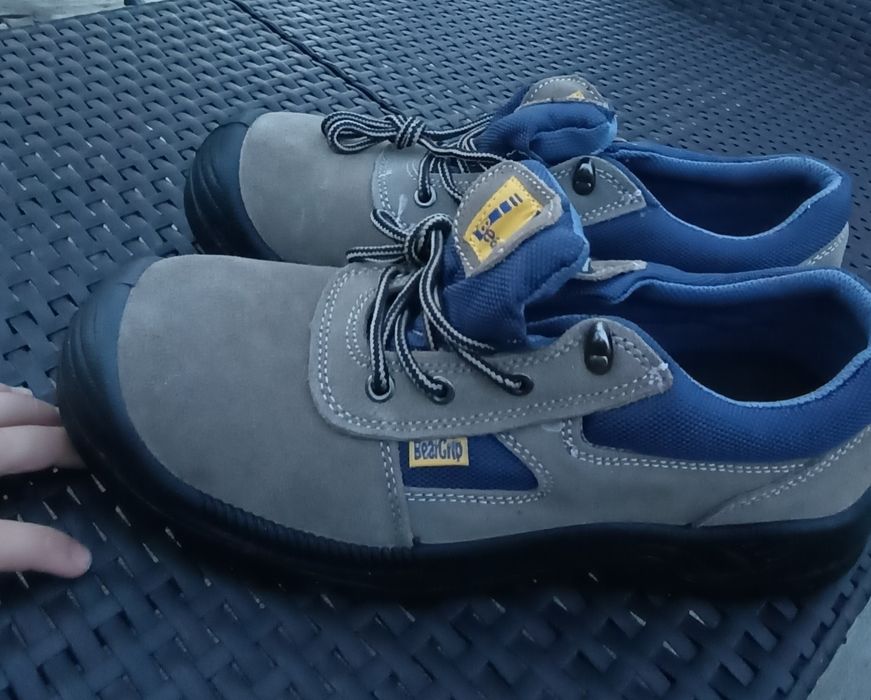Vand pantofi/papuci de lucru 44