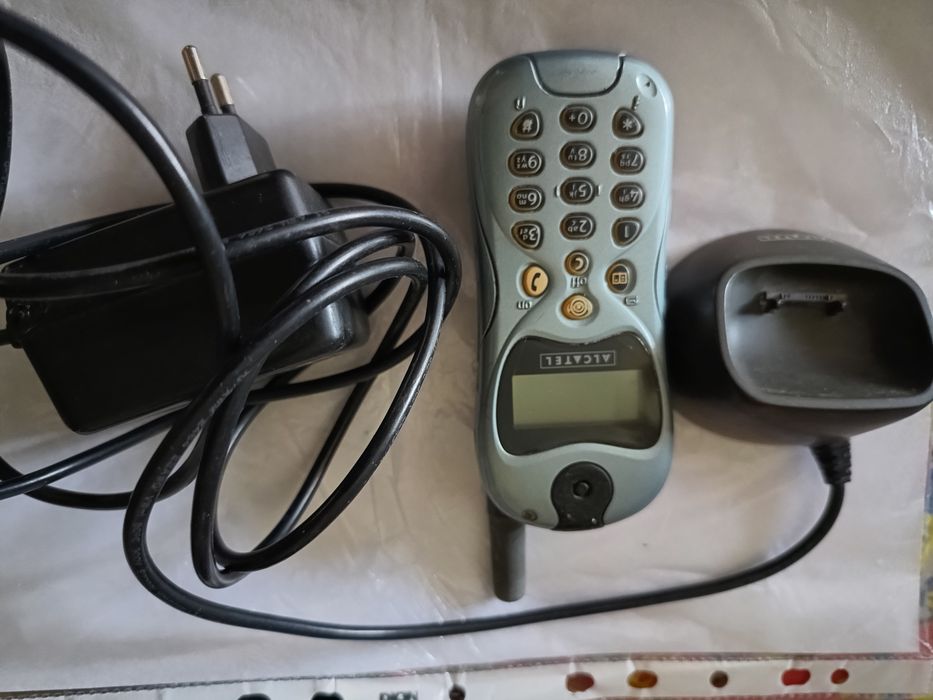 Telefoane vechi de colecție.