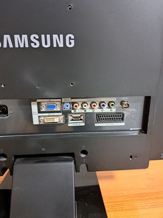 Компютър и монитор