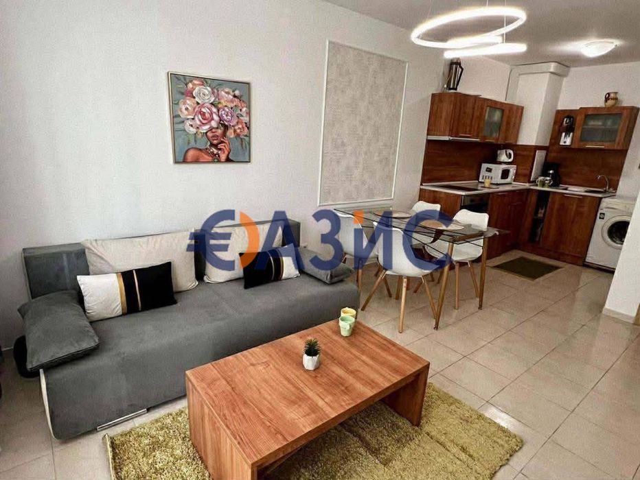 Продава се Двустаен апартамент в к.к. Слънчев бряг - 51 кв.м за 745 €/кв.м - Снимка #1