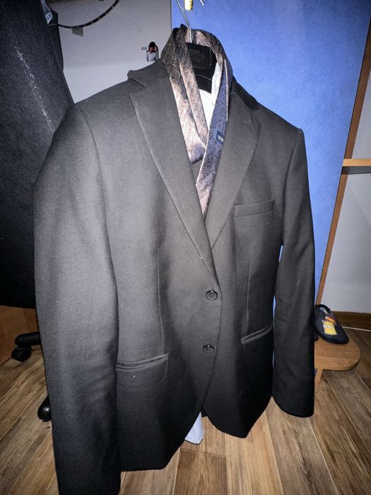 Продам костюмы мужские