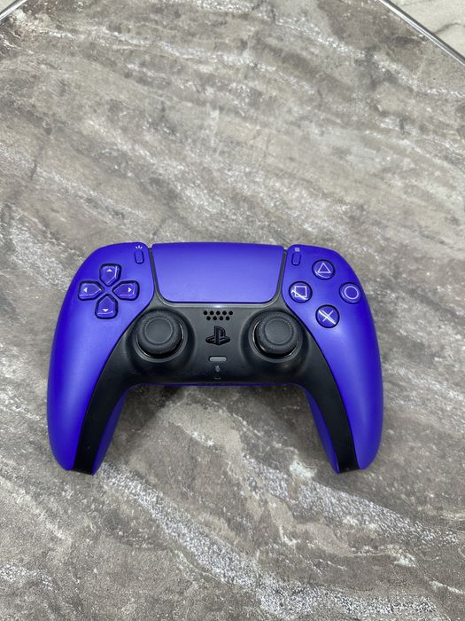 PlayStation 5 с два джойстика