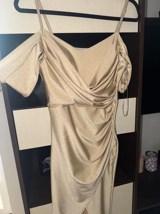 Rochie eleganta cu pietricele