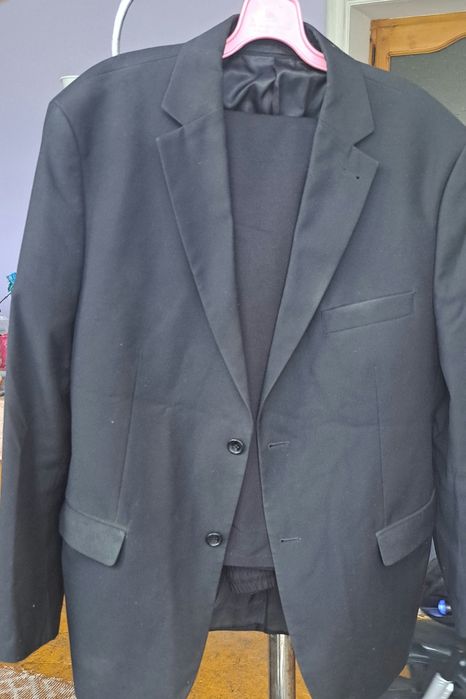 Костюм  и брюки черного цвета