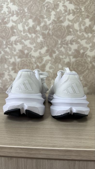 Кроссовки adidas оргинал