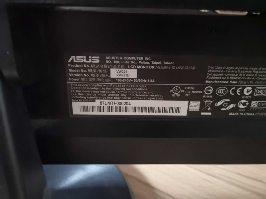 Продавам LCD монитор