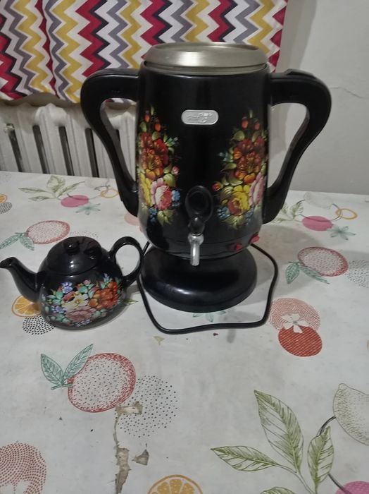Продам самовар электическии