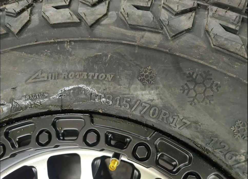 продам комплект новых колес