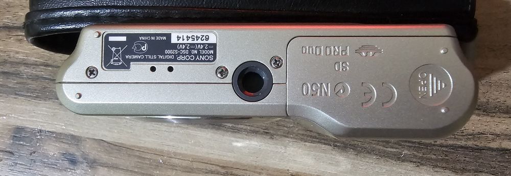 Продавам фотоапарат Sony Cyber-shot DSC-S2000 – сив