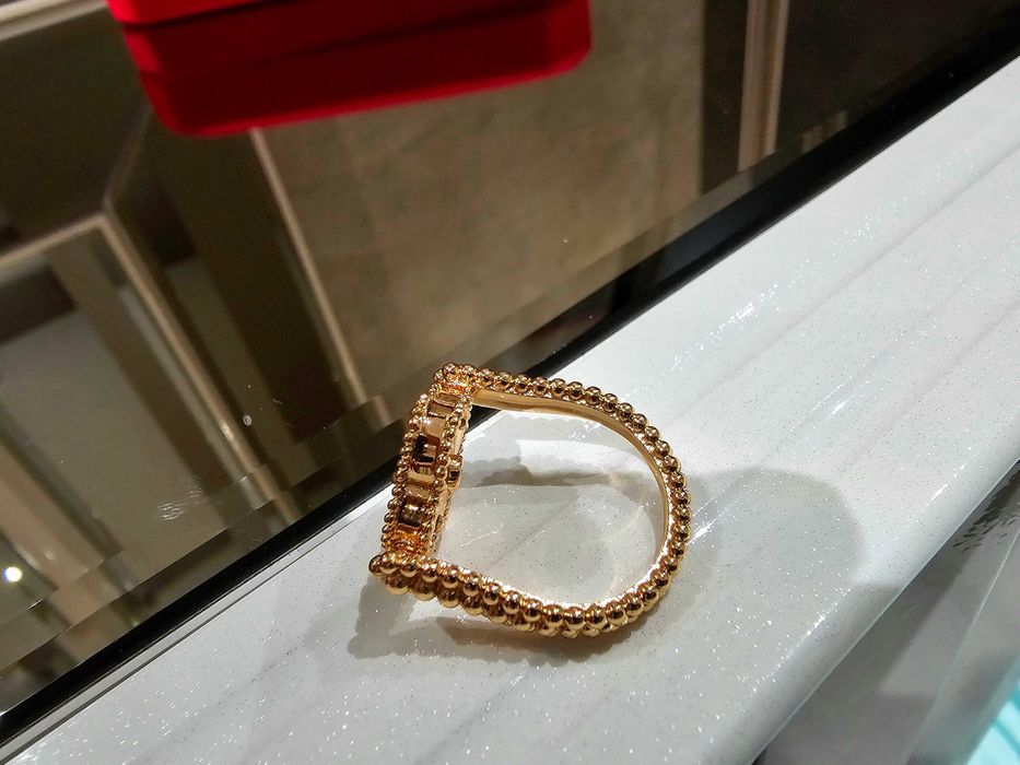 Van Cleef & Arpels VCA Rose Gold Reversible Alhambra Дамски Пръстен