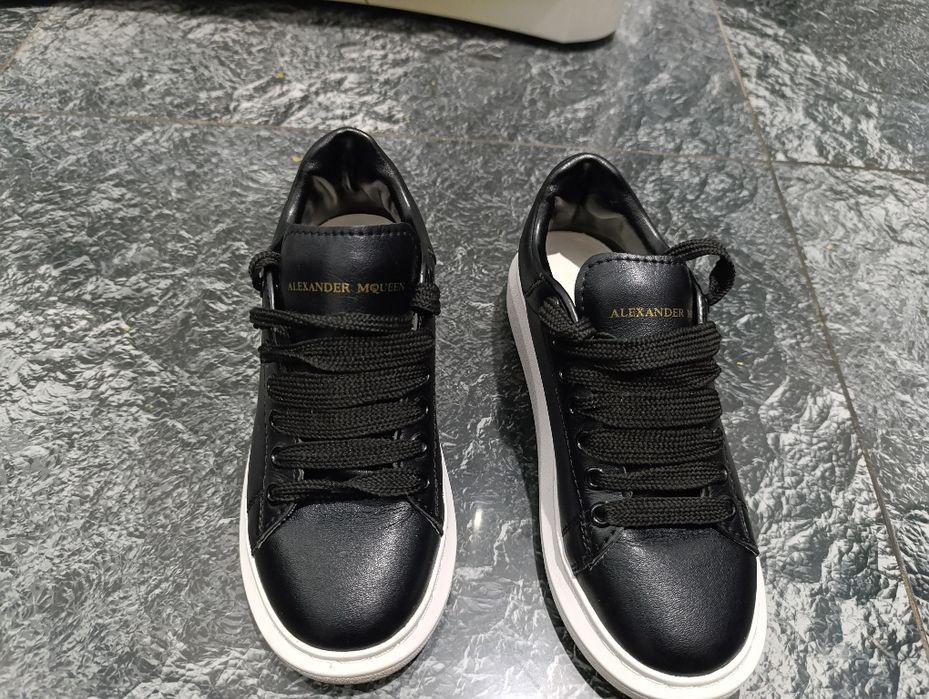 Vând Alexander Mcqueen