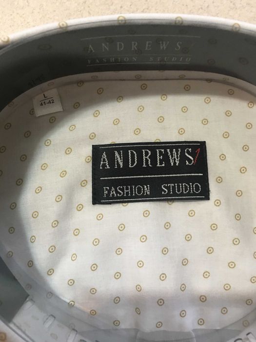 Риза Andrews 100 % памук, бяла на златни или лилави кръгчета,L (41-42)