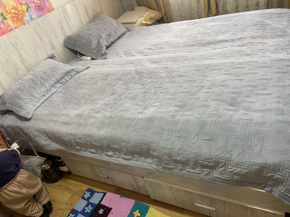 Продам кровать для спальни