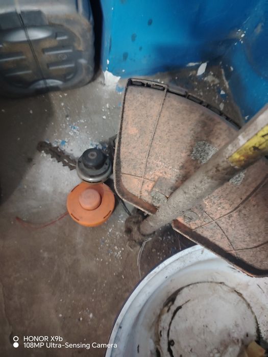 Продам триммер, бензиновый