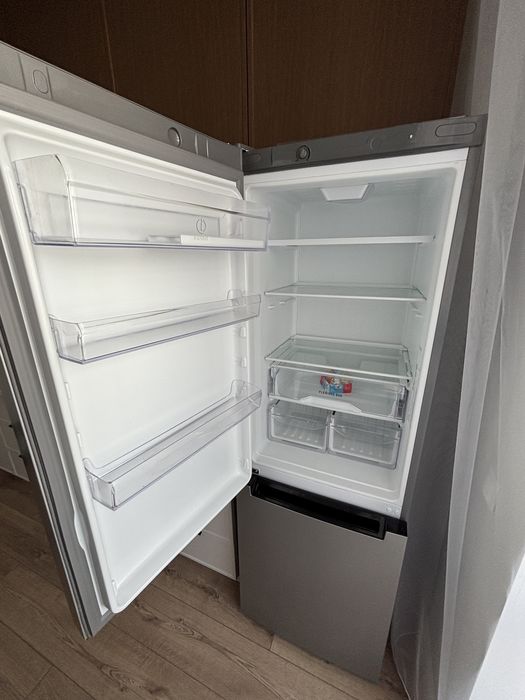 Холодильник Indesit
