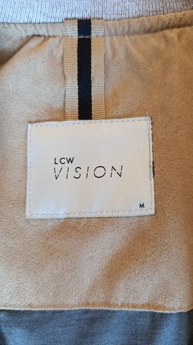 Яке бомбър LC WAIKIKI