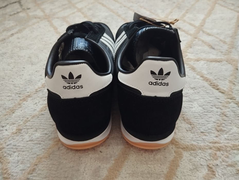 Продам Adidas SL72