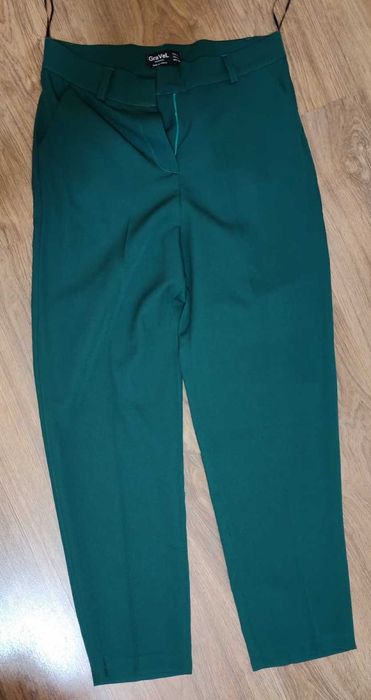 Зелен дамски костюм, нов