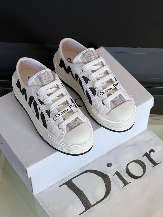 Tenesi Dior dama noi